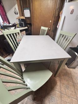 Light Purple Table With Four Matching Light Green Chairs, Beautiful!