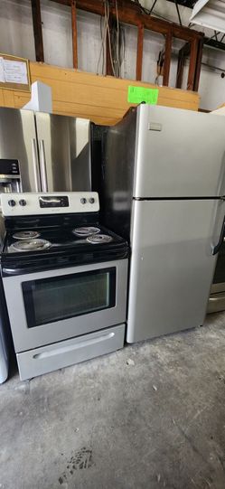 Stove, Refrigerator Top And Bottom,