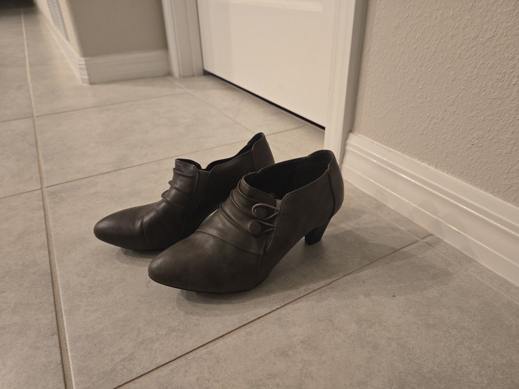 8 1/2W Rialto Shoes Gray