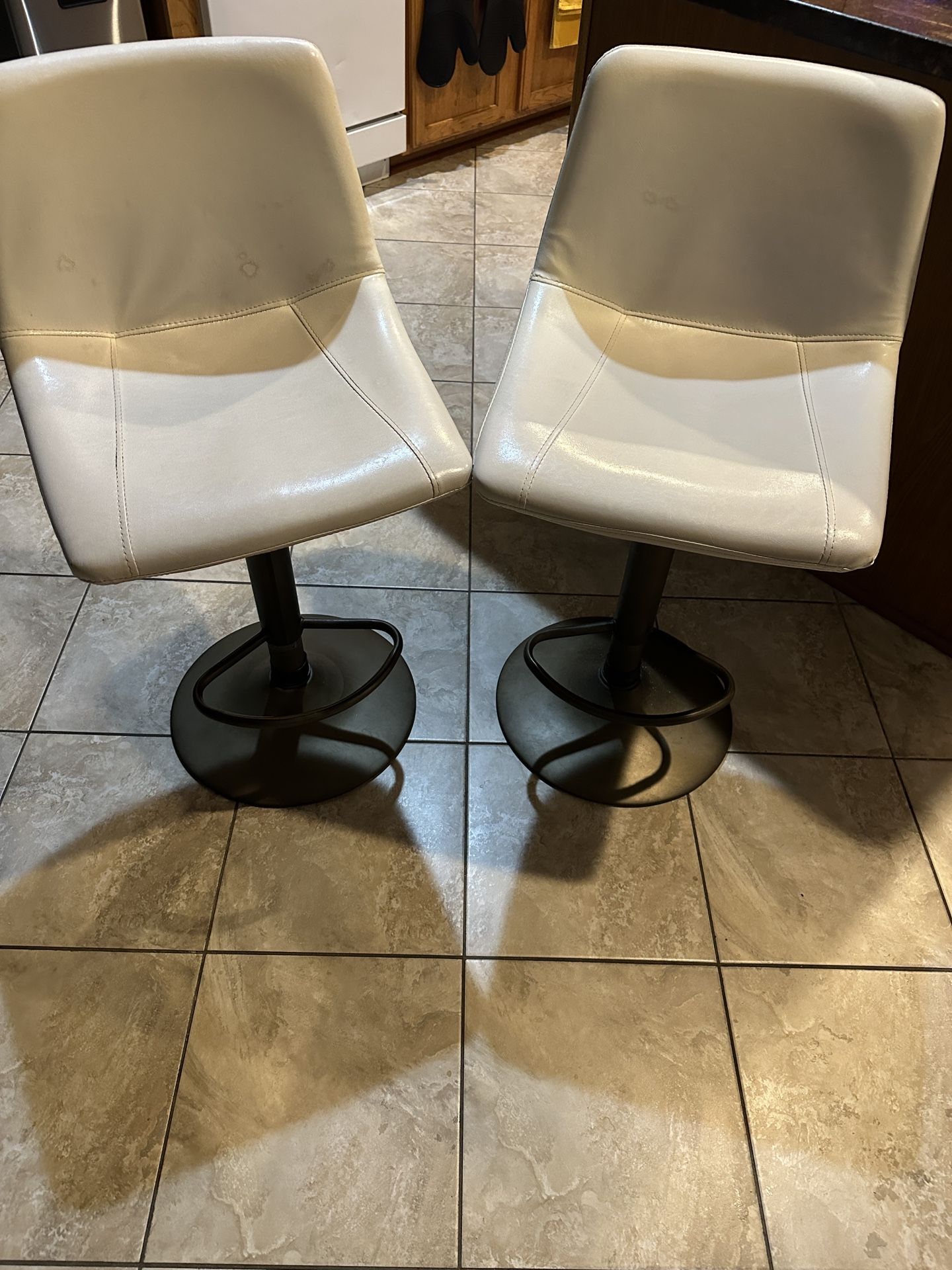 White Kitchen Counter Stools