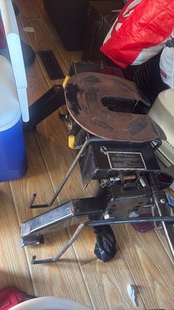 Trailer Hitch Crossbar Mount Assembly