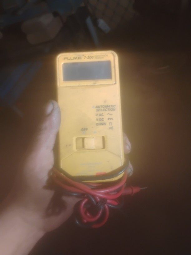 Fluke 7 300 Electrical Tester