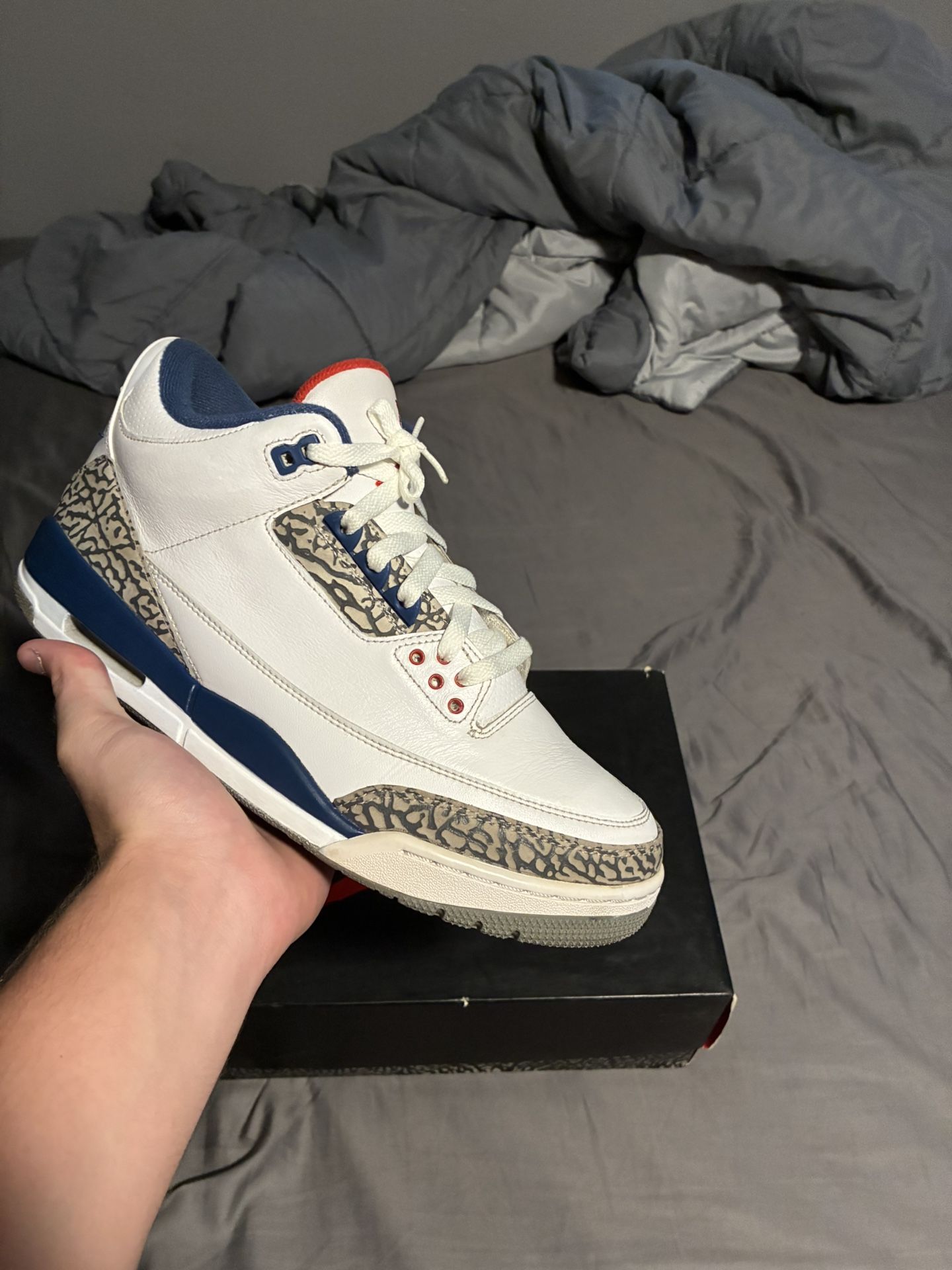 Jordan three true blue size 10.5