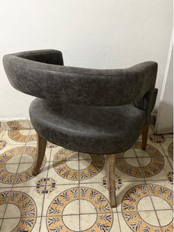 Wide chair