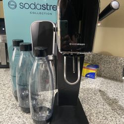 Sparkling water maker