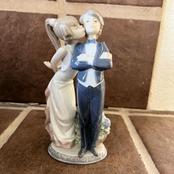 Lladro Figurine “Let’s Make Up”