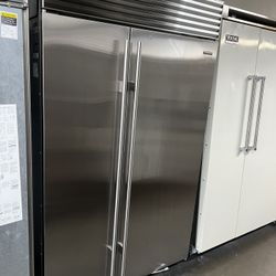 SUB ZERO 48”WIDE BUILT IN STAINLESS STEEL REFRIGERATOR WITH INTERNAL WATER/ICE 