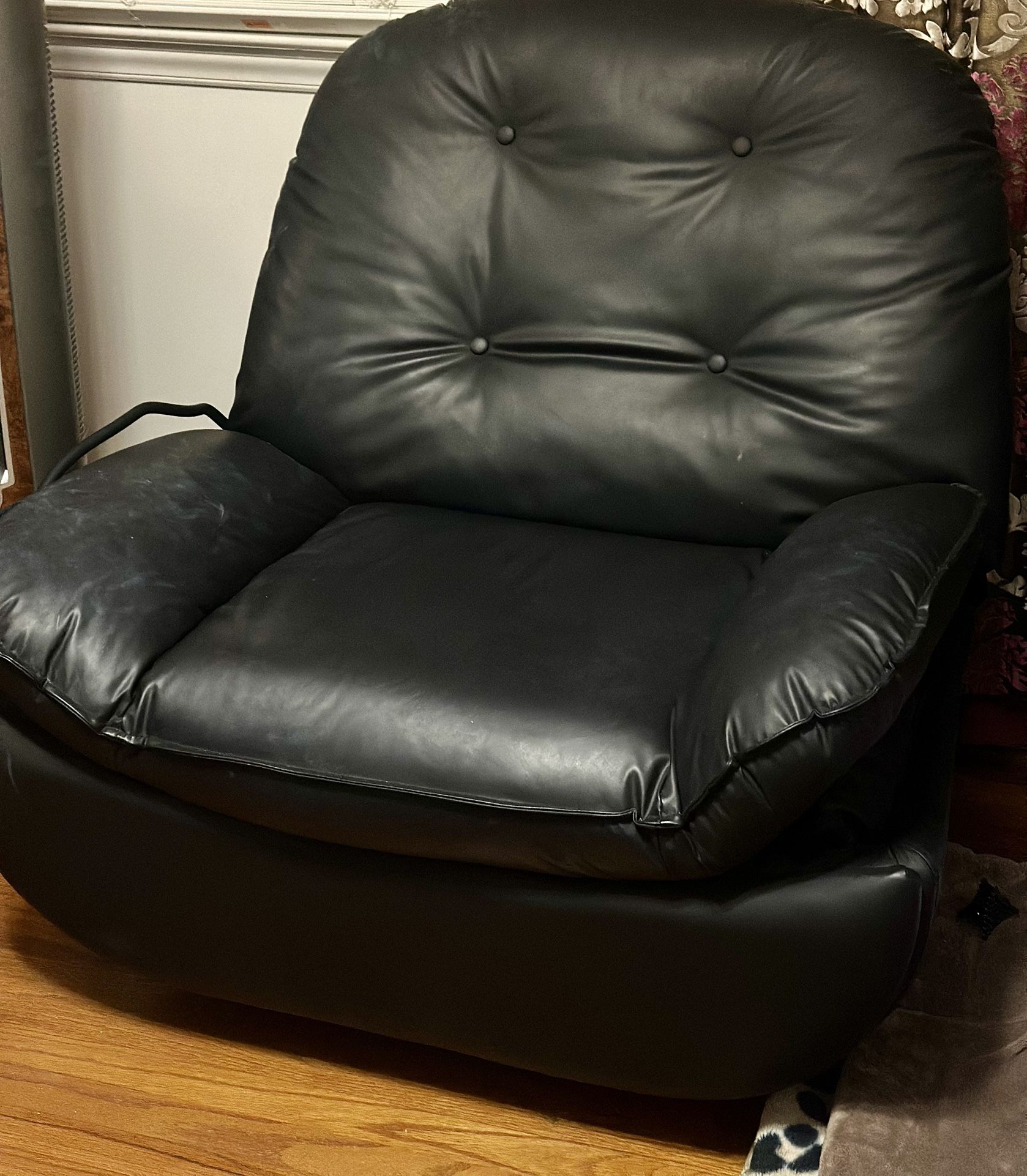 Bluetooth Leather Chair
