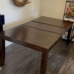 🌻LARGE DARK BROWN WOODEN DINING SET WITH 4 CHAIRS, 1 BENCH, AND A LEAF TO EXTEND🌻