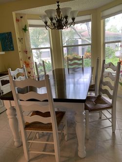 BEAUTIFUL DINNING TABLE 88" X 42" WITH 18" LEAF