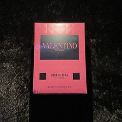 Valentino Donna Born In Roma Intense Eau de Parfum. 