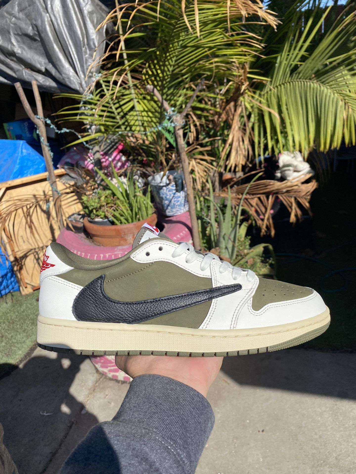 Jordan 1 Travis Scott Medium Olive