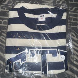 STRIPED ARCH LOGO TEE (NAVY) 