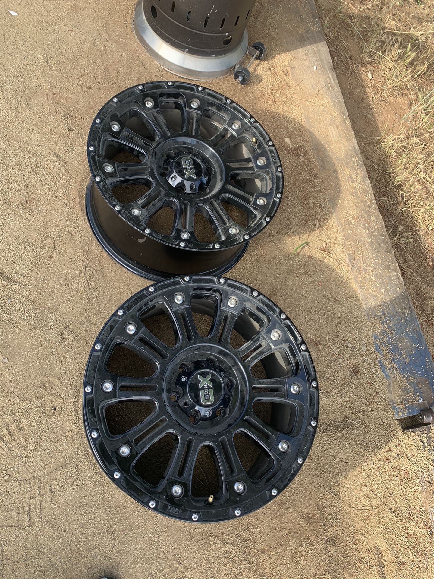 Set of 2 KMC XD Series ‘Hoss II’ 20“ 6 Lug Gloss Black Rims Wheels