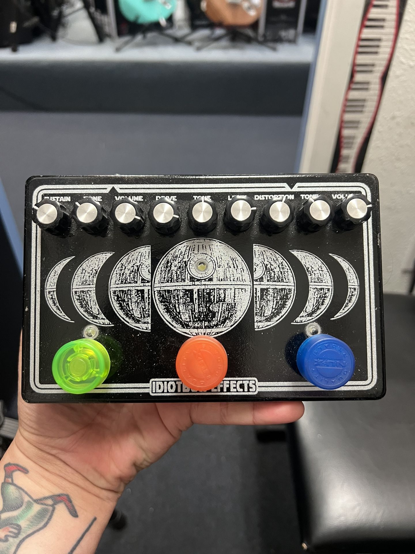 That’s No Moon Pedal Idiot Box Effects