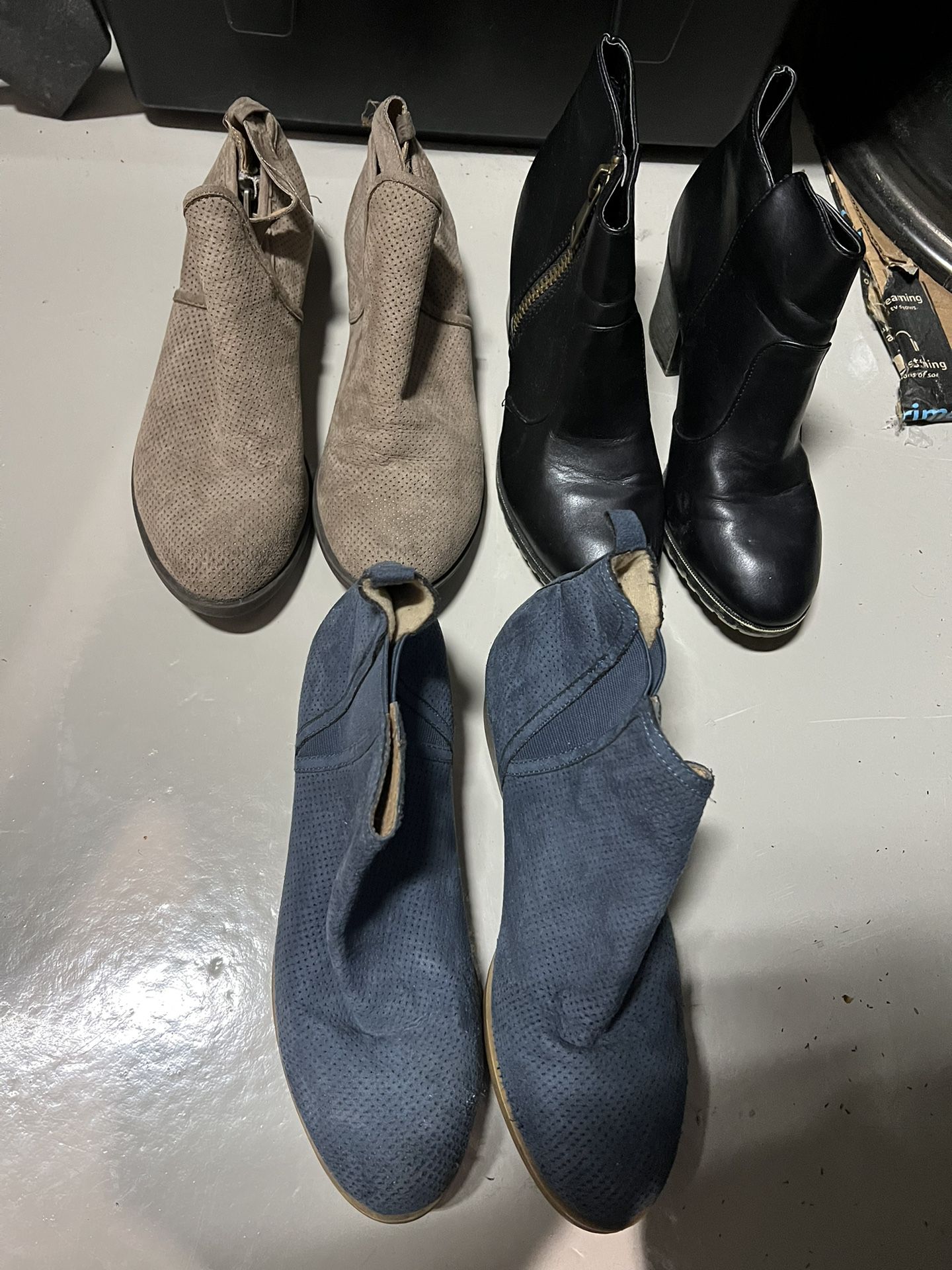 WOMAN BOOTIES BOOTS (GREAT CONDITION) - $10