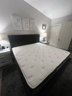 KING SIZE PILLOW TOP  PLUSH MATTRESS