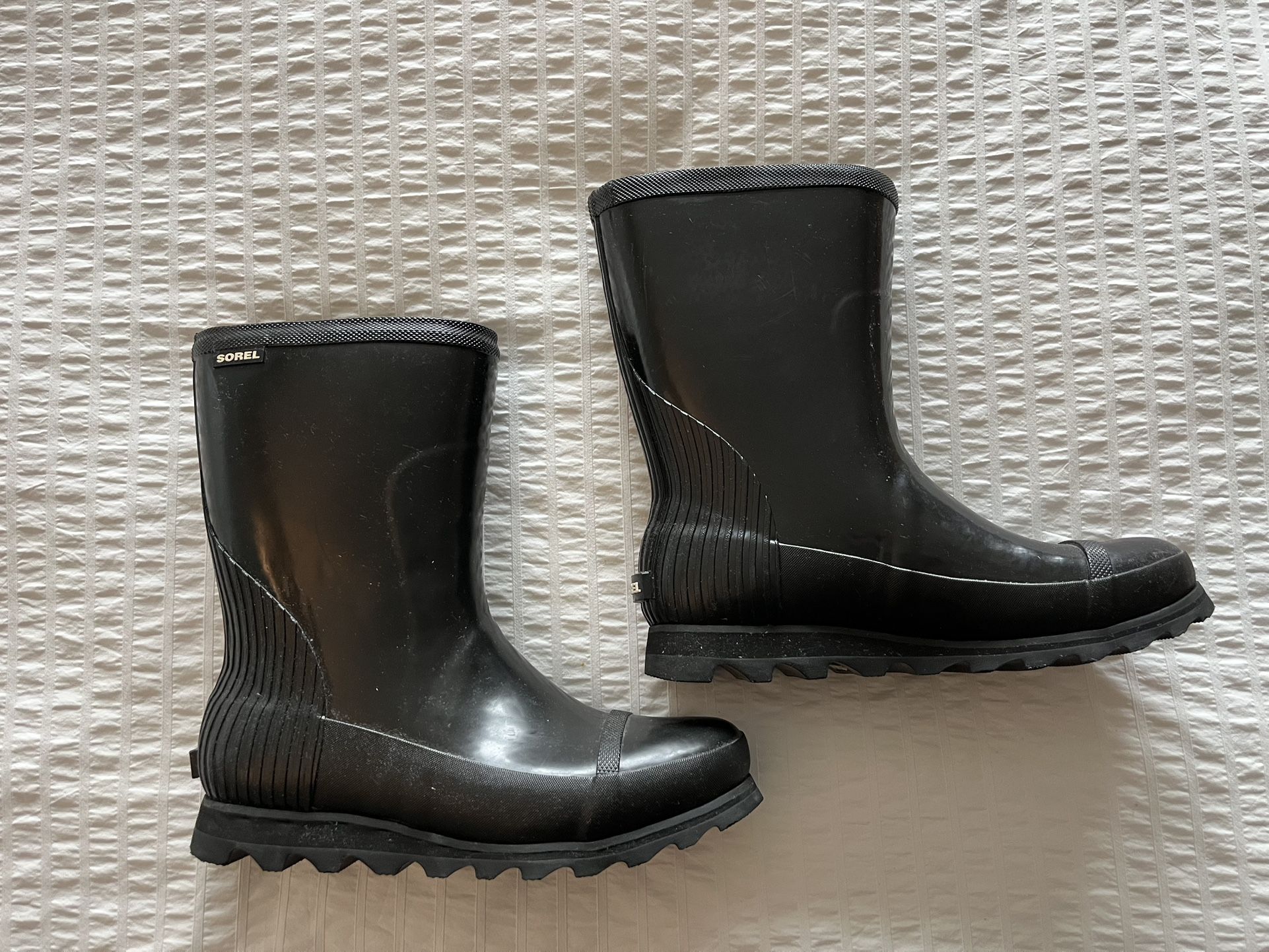 Sorel Short Rain Boots Glossy - Women's Size 9.5