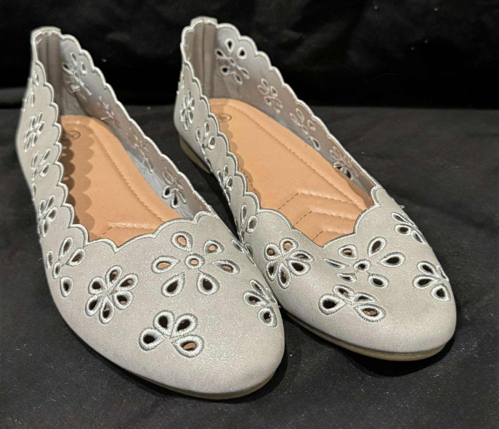 Women's Eyelet Ballerina Style Flats