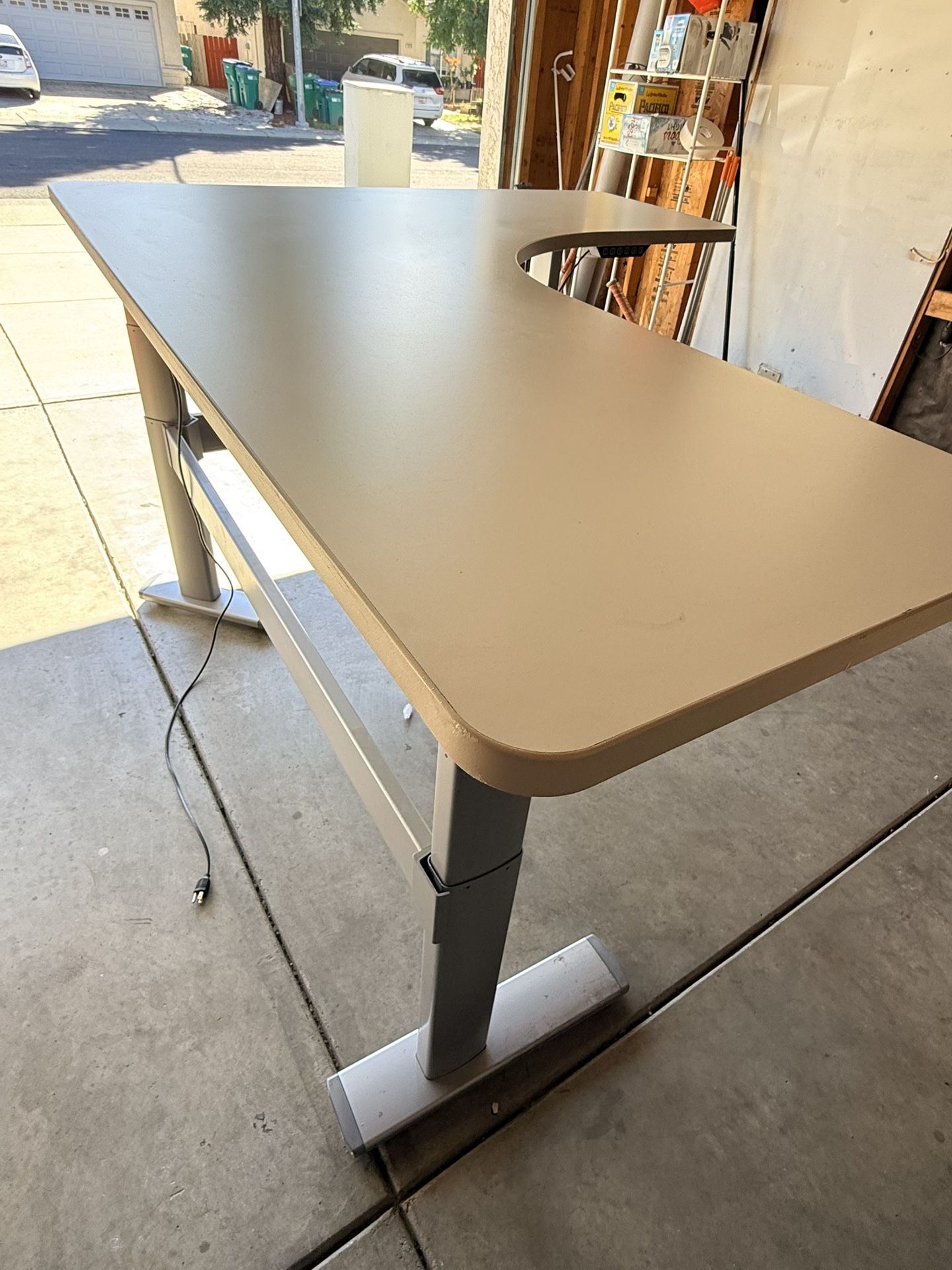 Adjustable Office Table