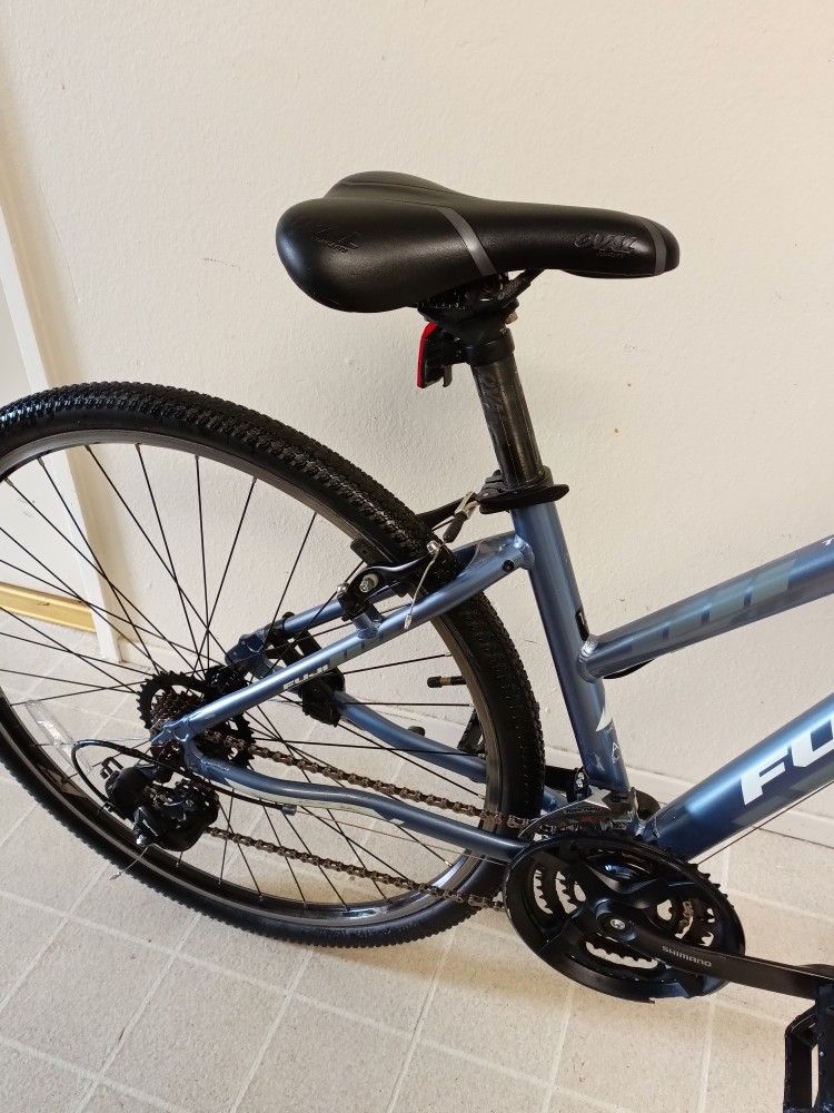 Ccm excursion men's hybrid bike hot sale