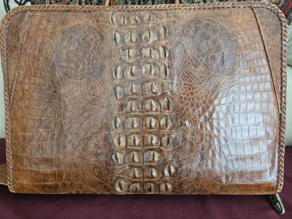Pure Alligator Attache