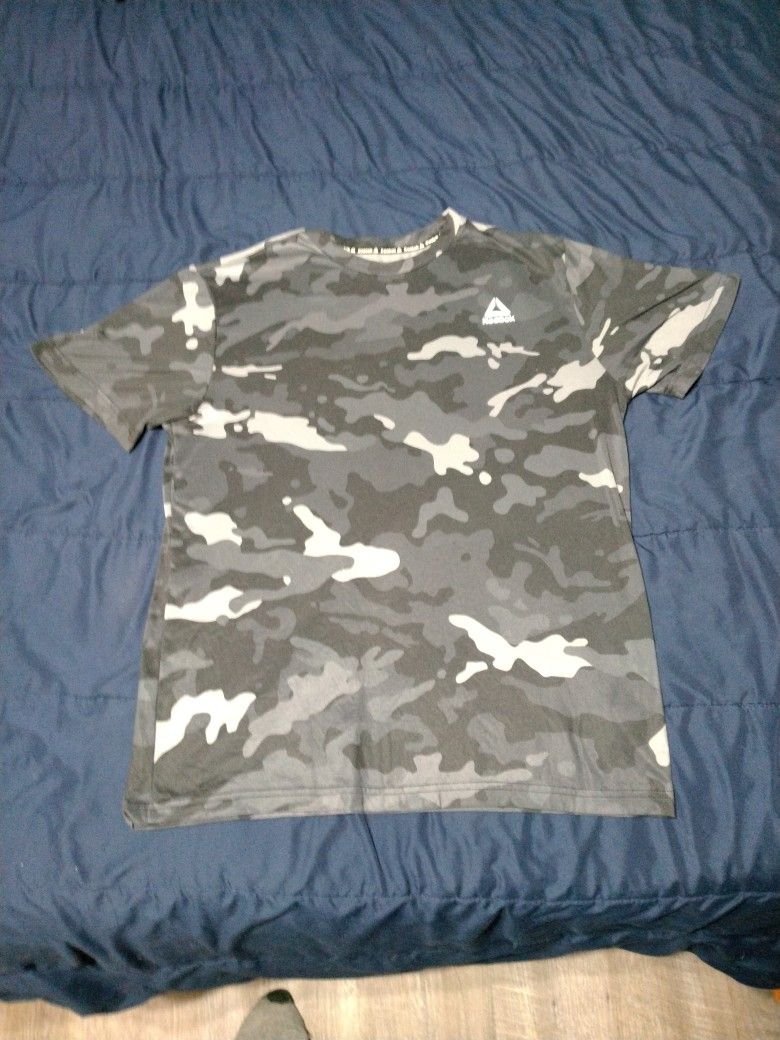 Reebok Urban Camo Athletic T-SHIRT. Grey Polyester Stretch NWT.