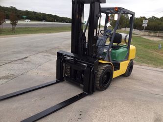 Forklift komatsu lbs pneumatic tires
