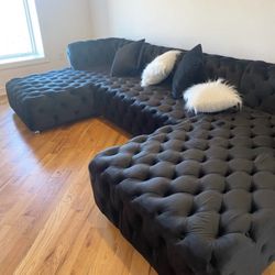 New Black Velvet Sectional Tufted U-Shaped 135x70