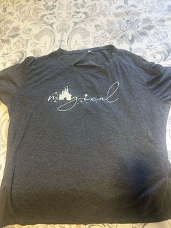 Size 2XL Disney womens top fits like XL