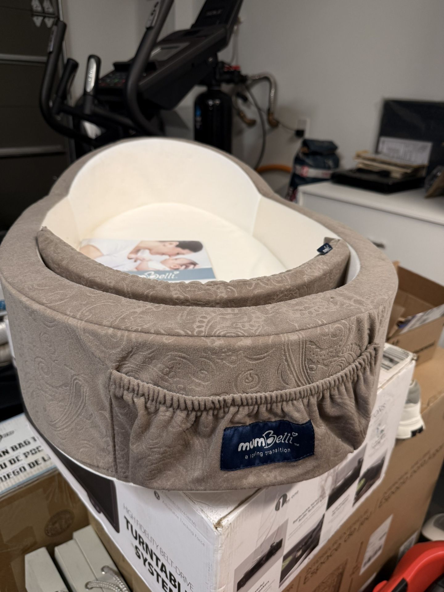 Mumbelli Infant Bed | Brand New | Free Blanket Gift!