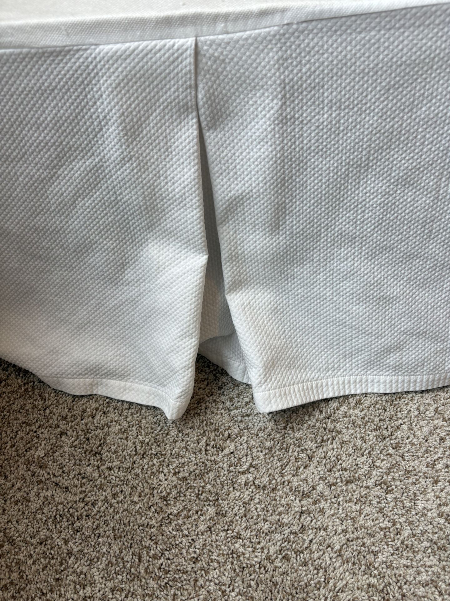 Twin Crisp White Martha Stewart Bed skirt Beautiful Fabric 