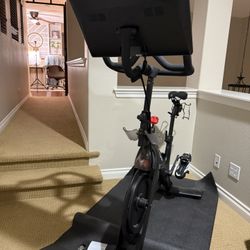 2020 Peloton bike plus for sale great condition. 