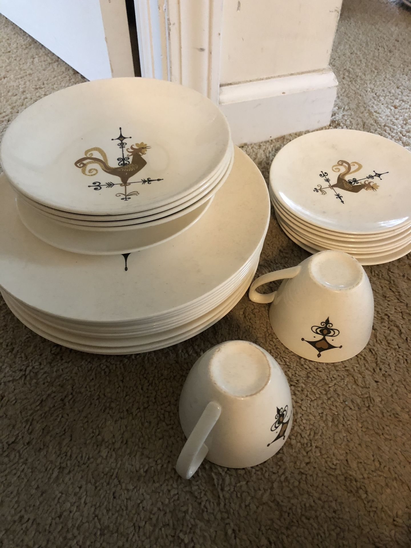 Dishes and cups set