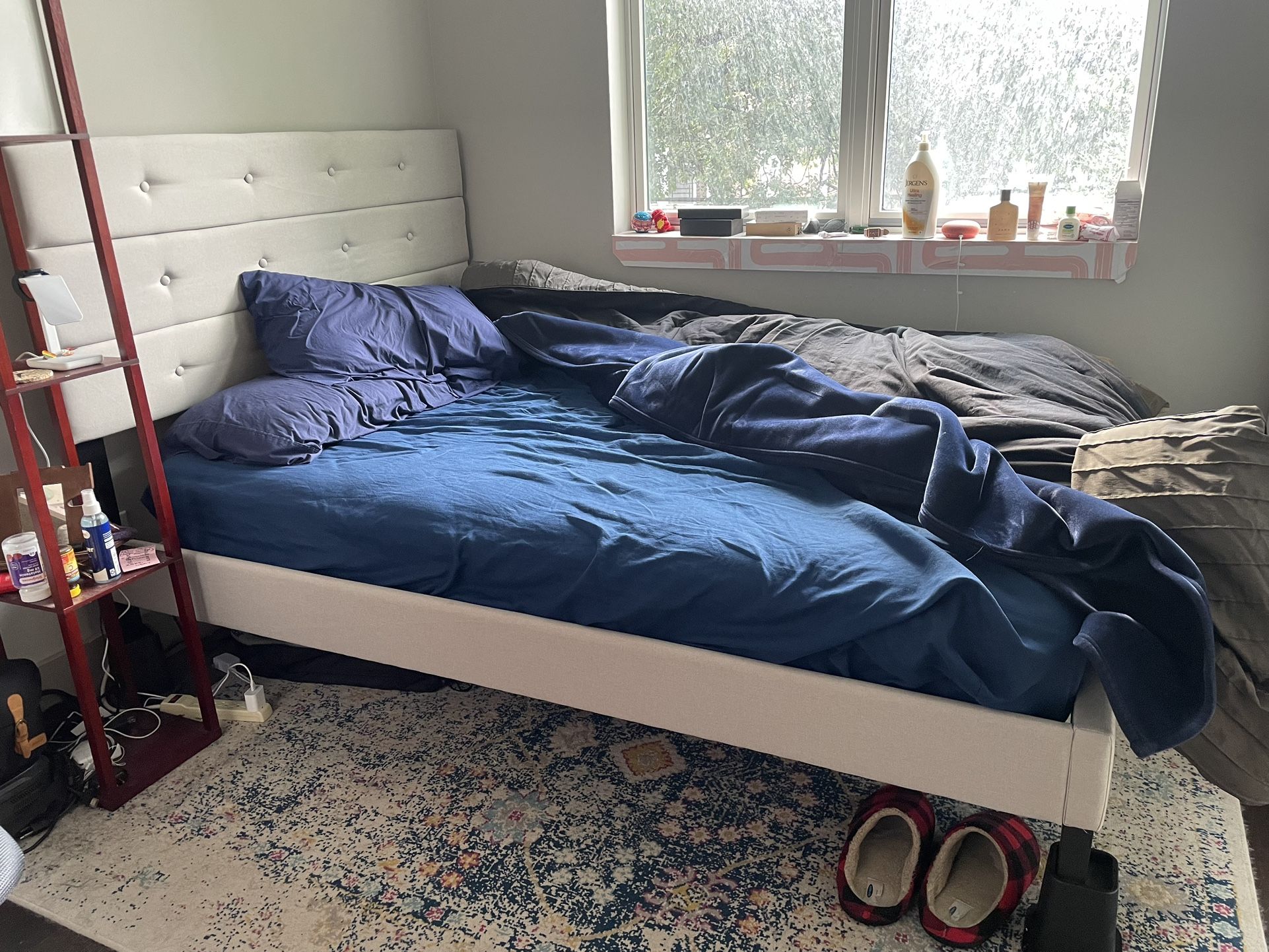 Full Sized Bed & Mattress (PICK UP SUNDAY 7/30) for Sale in Brooklyn