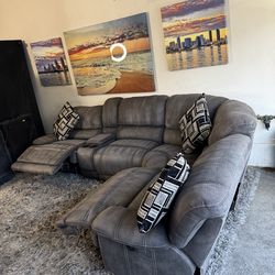 * Like New * Ashley furniture 5pc electric reclining sectional ( Free Delivery )