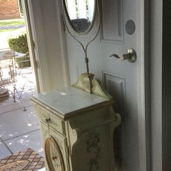 Hand Painted Vintage Vanity/bathroom/hallway Marble Top, Oval  Antique Gold Trim With Storage . Towel Holders On Side. 