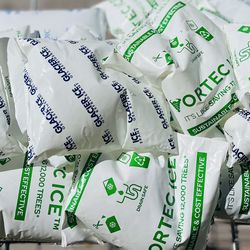 32 REUSABLE ICE PACKS FOR COOLERS SHIPPING STORAGE COOLING!