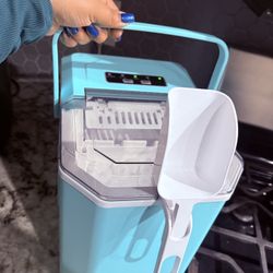 Portable Countertop Ice Maker – Like New (Aqua Blue)