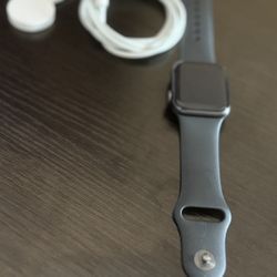 Apple Watch SE (2nd Gen) (GPS + Cellular, 40mm) - Midnight Aluminum Case with Midnight Sport Band, S/M 