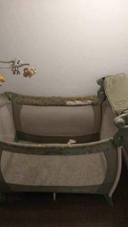 Graco portable baby crib