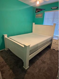 Queen size full bedroom set