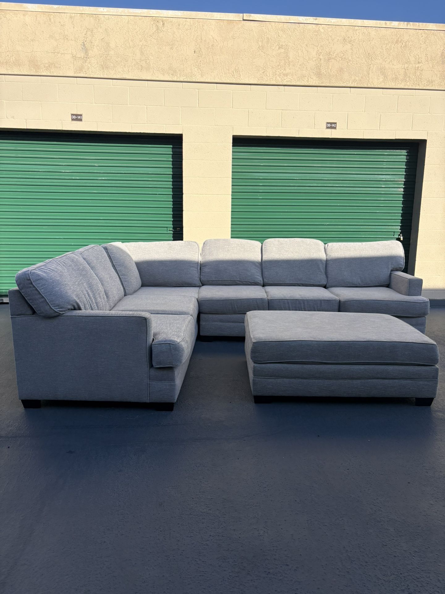 Large Sectional Couch With Ottoman 🛻 Delivery Available🛻