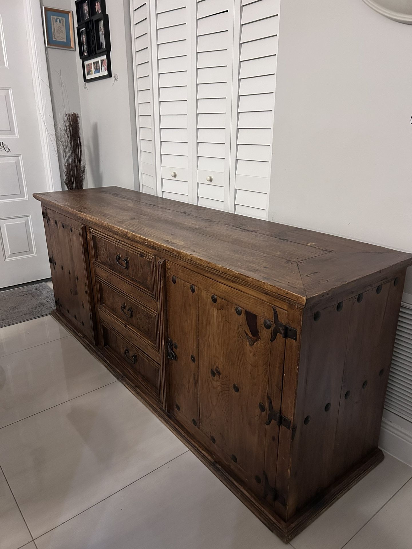 🌿 Solid Wood Rustic Sideboard / Buffet Cabinet – Excellent Condition! 🌿