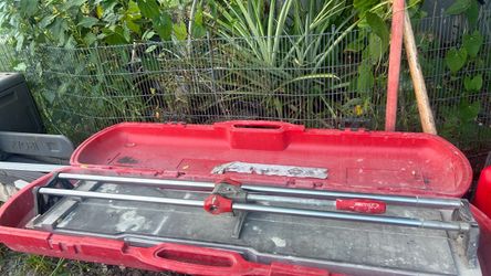 Tile cutter