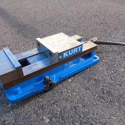 KURT ANGLOCK MILLING MACINE VISE D688 