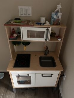 Kids Play Kitchen + Food / Dishes