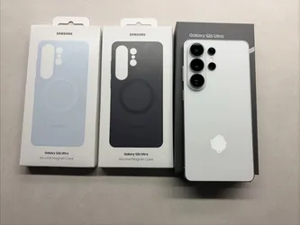 Samsung Galaxy S26 Ultra with Two Cases