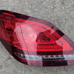 2019 2020 MERCEDES BENZ C 300 LEFT DRIVER TAIL LIGHT