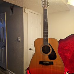 Yamaha 12 Strings GUITAR 